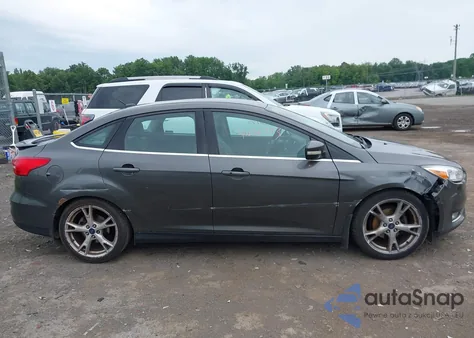 2016 Ford Focus Titanium z USA, uszkodzony, nr VIN 1FADP3J28GL251183